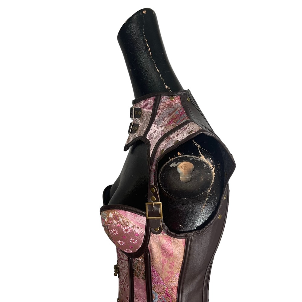Pink corset - Picture 15 of 16
